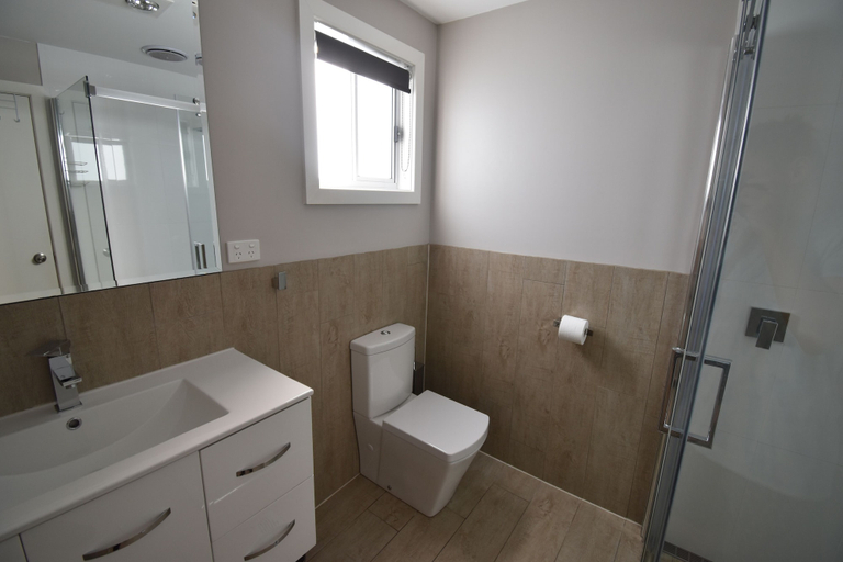Bathroom 4, Laguna Lodge Holiday Units, Shoalhaven - Pt B