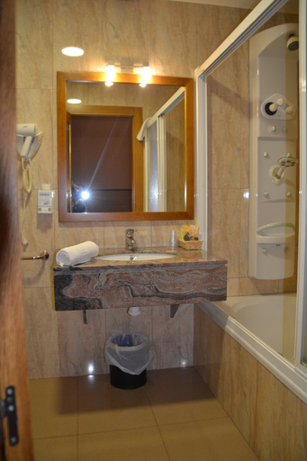 Bathroom 5, Hotel Pio XII Jumilla, Murcia