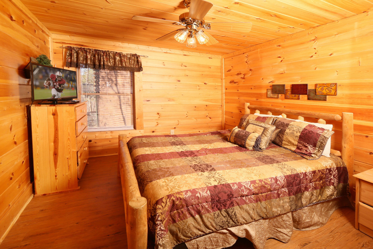 Bedroom 2, Big Pine Lodge - Six Bedroom Cabin, Sevier
