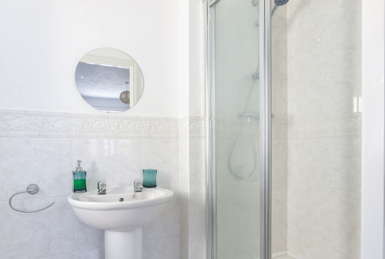Bathroom 3, KVM - Highclere House, Peterborough