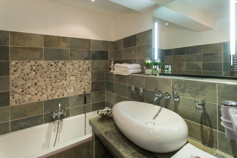 Bathroom 5, Domaine du Colombier, Drôme