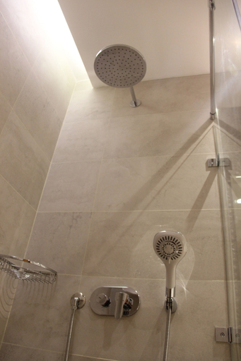 Bathroom 4, Khazar Inji, Baku