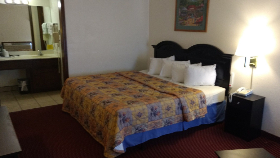 Bedroom 2, VICTORIAN INN BRANSON, Taney