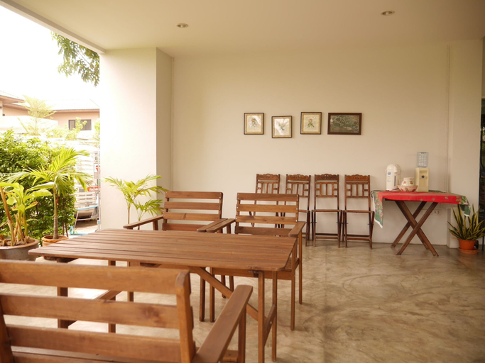 Food & Drinks 4, The Meet Green Apartment, Bung Kum