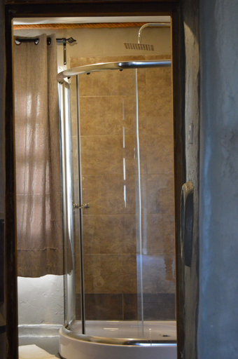 Bathroom, Kutoka Lodge, Arusha