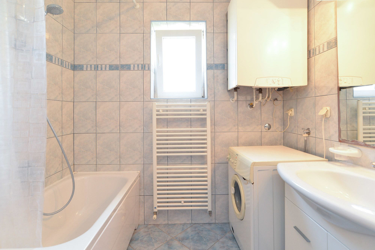 Bathroom 3, Apartment 436, Fažana