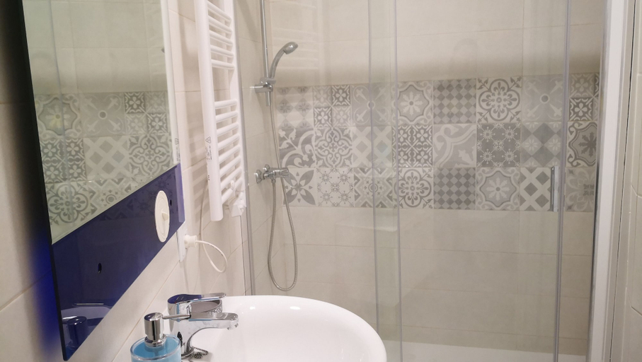 Bathroom 3, Apartamento La Galatea, Madrid