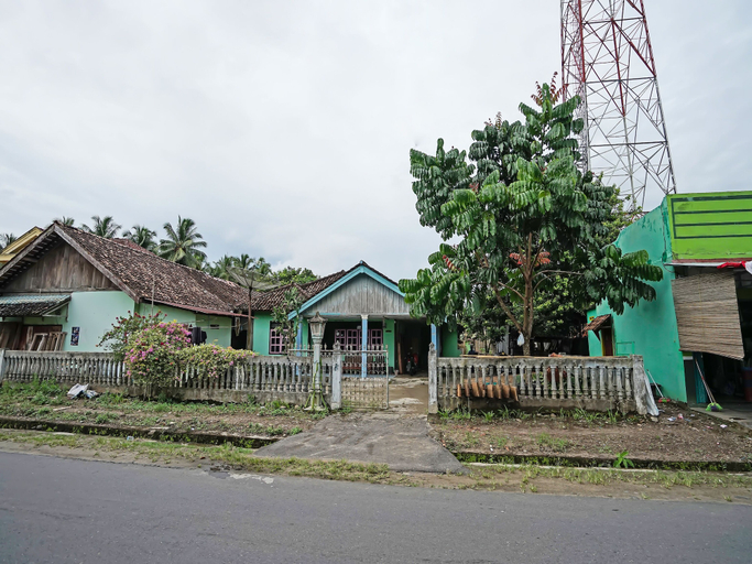 Exterior & Views 2, Hotel O Arfan HouseNearDanau Ranau, South Ogan Komering Ulu