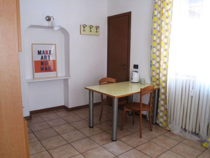 In-room dining 3, Lovely Studio Apartment, Milano
