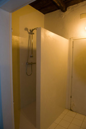 Bathroom 5, Palazzo Contino, Viterbo