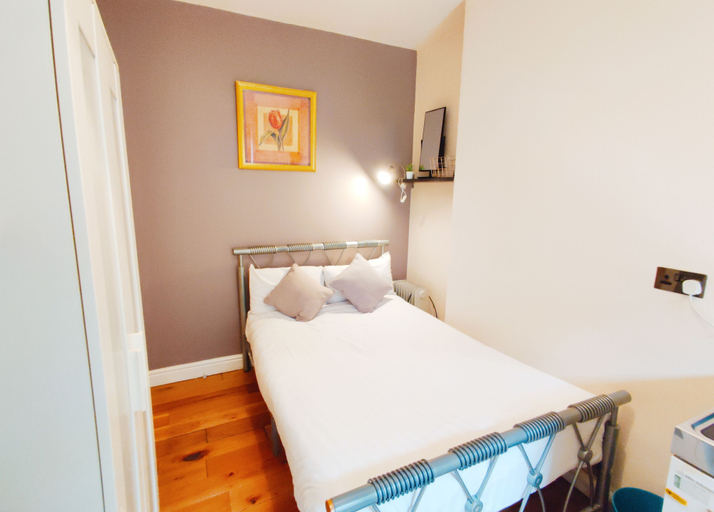 Bedroom 5, White's Row Resident, London