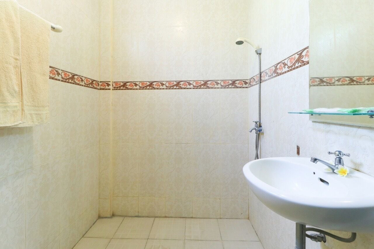 Bathroom 5, Hotel Gianyar, Gianyar