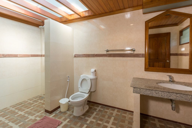 Bathroom 4, Long Beach Lodge, Ko Samui