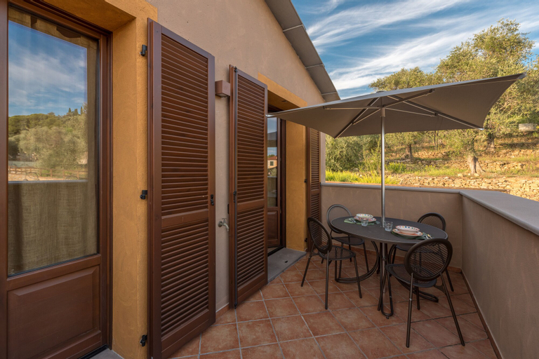 Exterior & Views 27