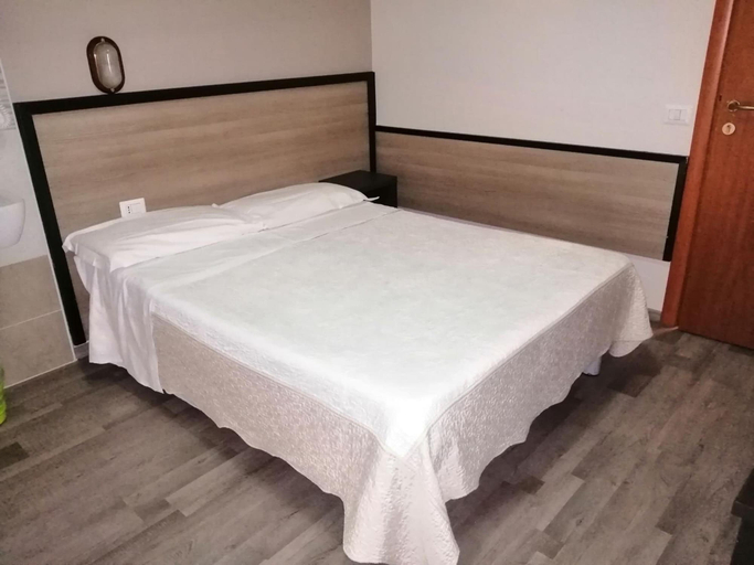 Bedroom 3, Hotel Salus, Milano