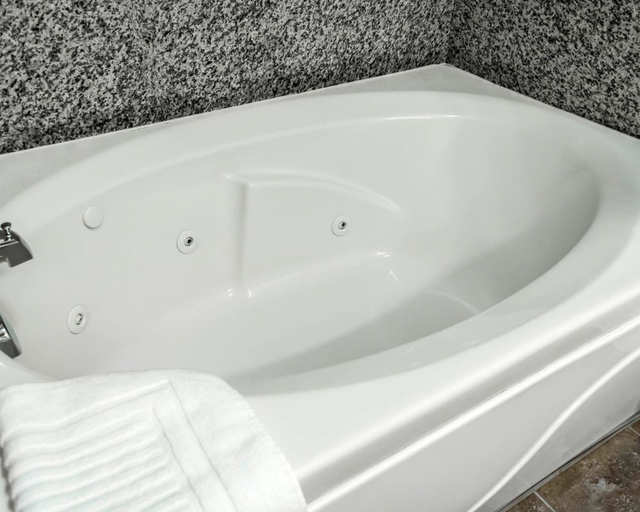 Bathroom 4, Comfort Inn & Suites Franklin East, Simpson