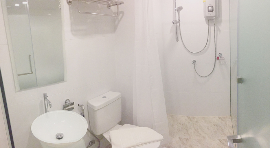 Bathroom 5, SnoozZotel, Pattaya