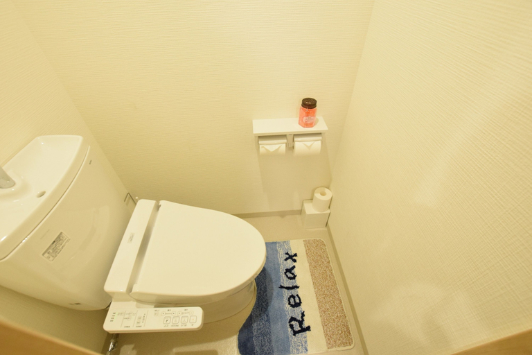 Bathroom 3, Matoba biru, Osaka