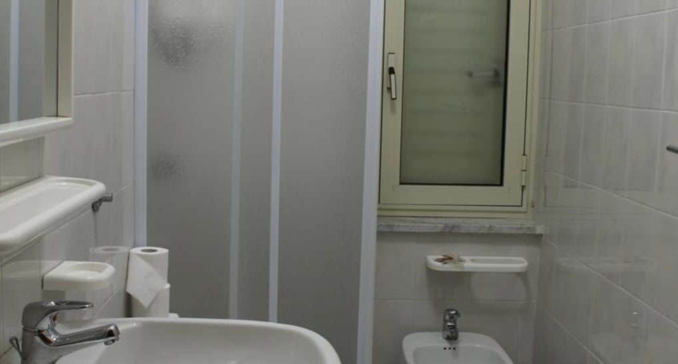 Bathroom, Stella Marina Hotel, Reggio Di Calabria