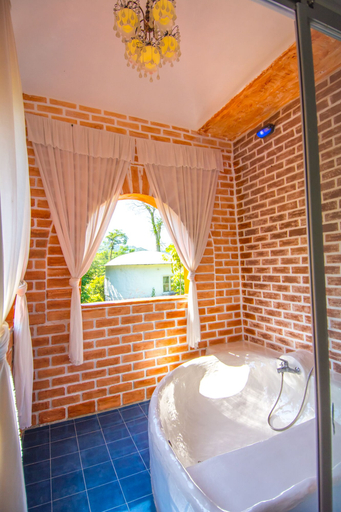 Bathroom 5, Khun Khao Tamnan Prai Resort, Muang Ratchaburi