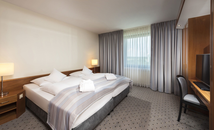 Bedroom 2, Maritim Airport Hotel Hannover, Region Hannover