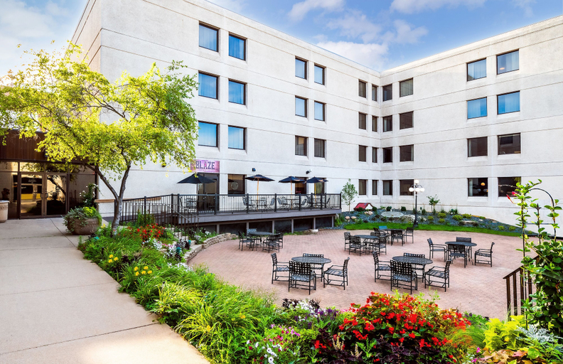 Exterior & Views 2, Hilton Appleton Paper Valley, Outagamie