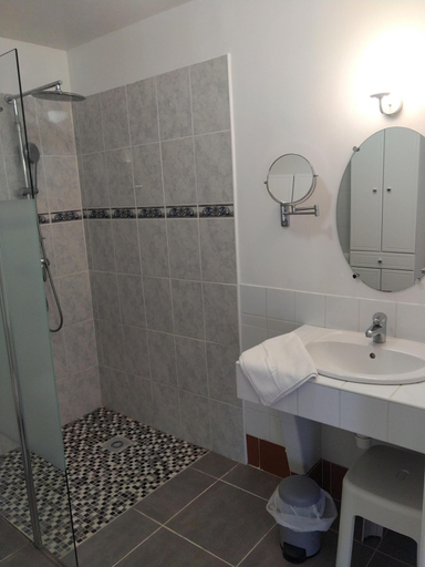 Bathroom 3, Domaine de Lesvaniel, Finistère