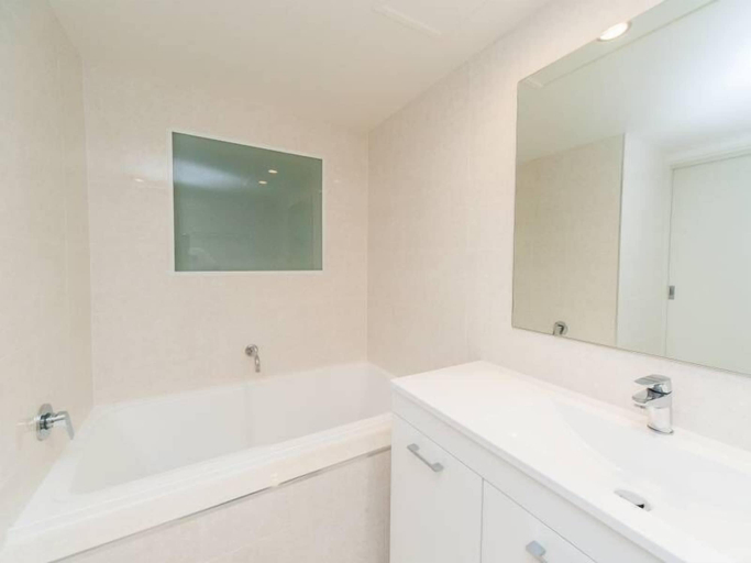 Bathroom 4, Hibiscus 006, Whitsunday