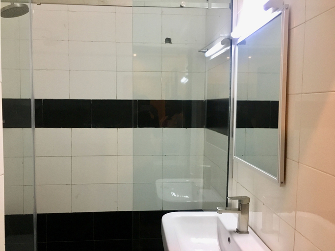 Bathroom 3, Elicris Hotel, Ikeja