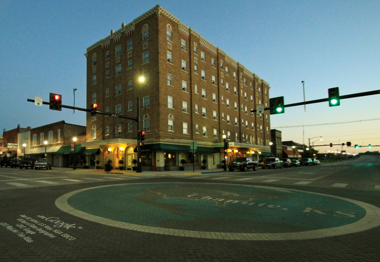 Exterior & Views