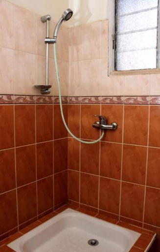 Bathroom, Manaona Guest House, Analamanga