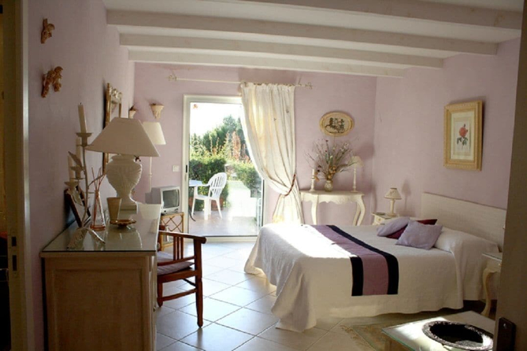Bedroom 3, Les Roches Rouges Chambres d'hôtes, Bouches-du-Rhône