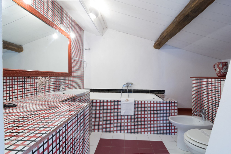 Bathroom 4, Castello di Serragiumenta, Cosenza
