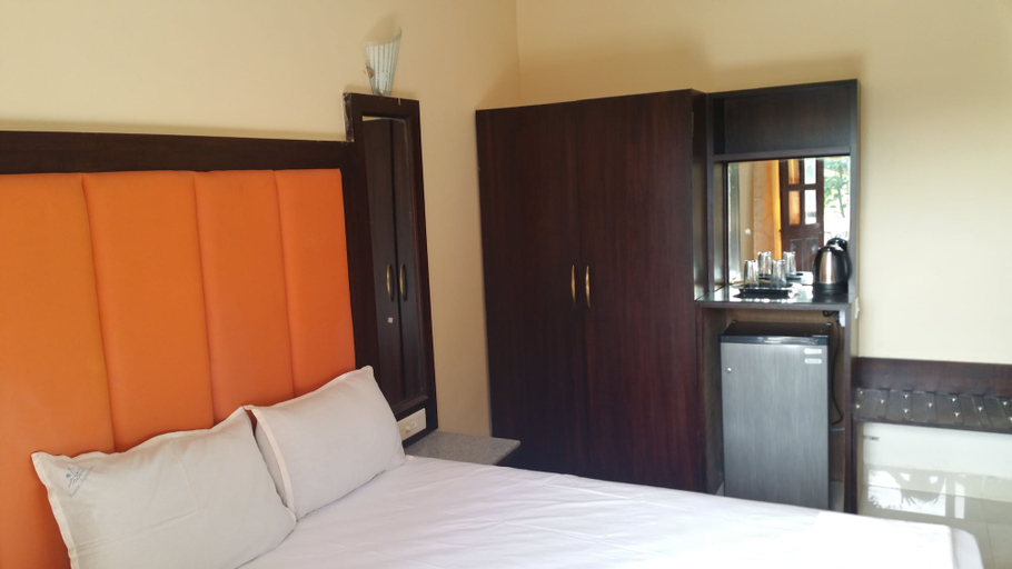 Bedroom 2, Hotel Riverside, North Goa
