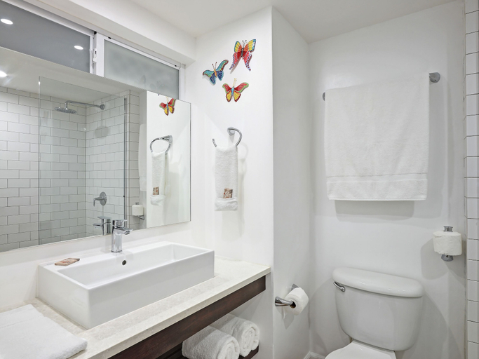 Bathroom 4, Butterfly Beach Hotel