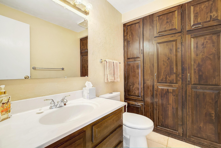 Bathroom 3, Ideally Located Westminster Home - Sleeps 13, Jefferson