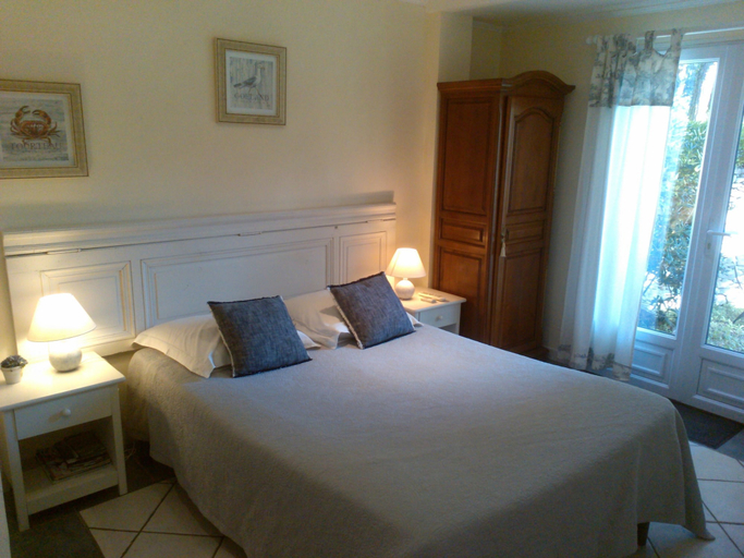 Bedroom 5, Sous les Pins de Nages, Gard