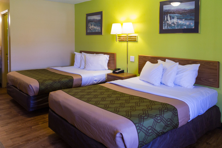 Bedroom 3, Econo Lodge Pryor, Mayes