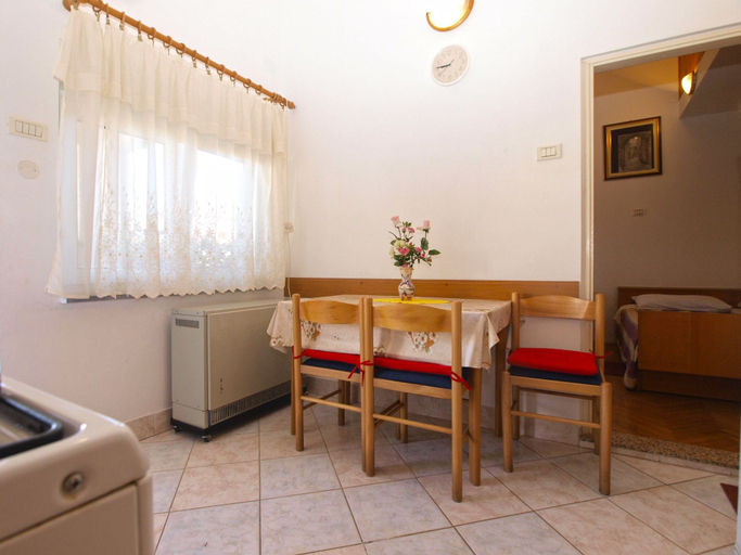 Others 5, Apartment 1588, Pula