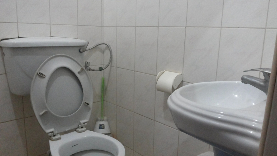 Bathroom 3, Rest Gardens, Jinja