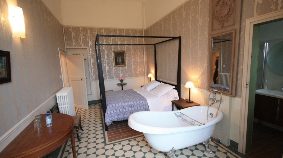 Bathroom 5, Abbaye de Reigny - Esprit de France, Yonne