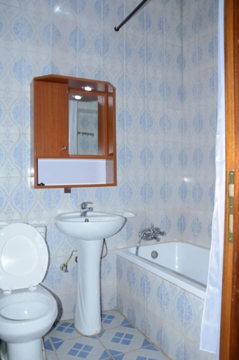 Bathroom 3, La Floraison, Nyarugenge