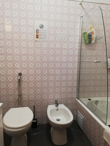 Bathroom 4, TripGeo Guesthouse, Lisbon