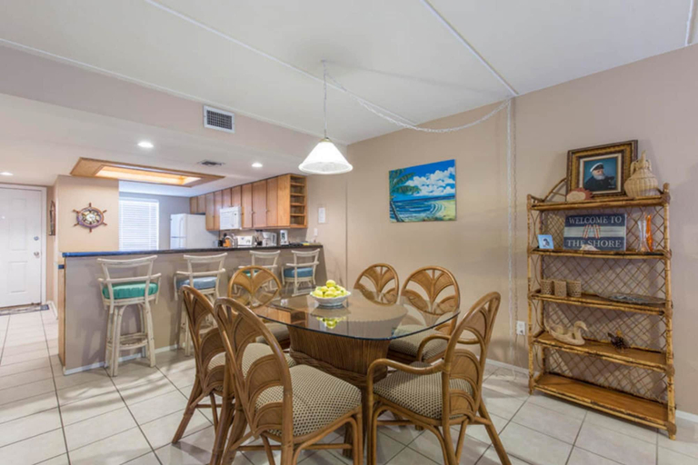 Food & Drinks, Suntide II Condominium 307, Cameron