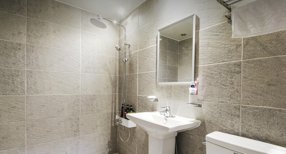 Bathroom 3, The Hotel Changwon, Changwon