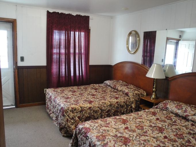 Bedroom 5, Jade Inn Motel, Erie