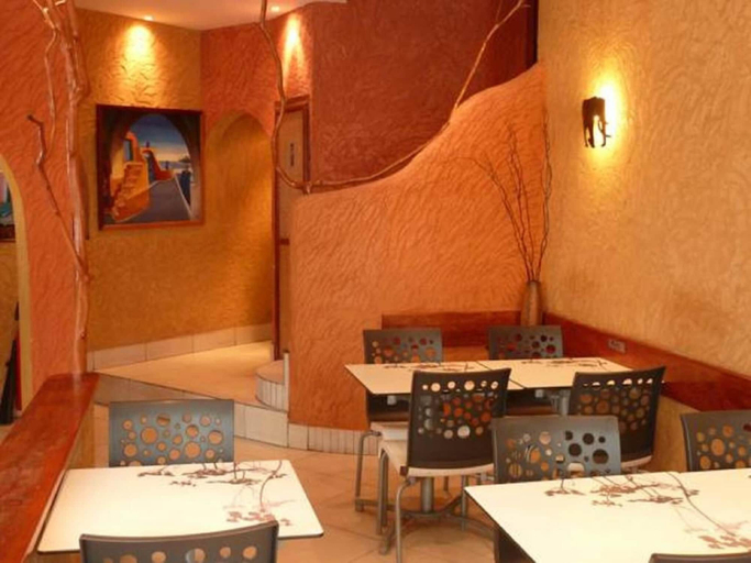 Food & Drinks 5, Kactus Lodge, Pointe Noire