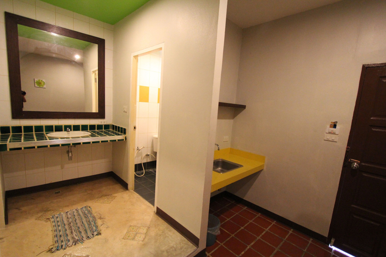 Bathroom 4, Paradise Resort, Bang Lamung