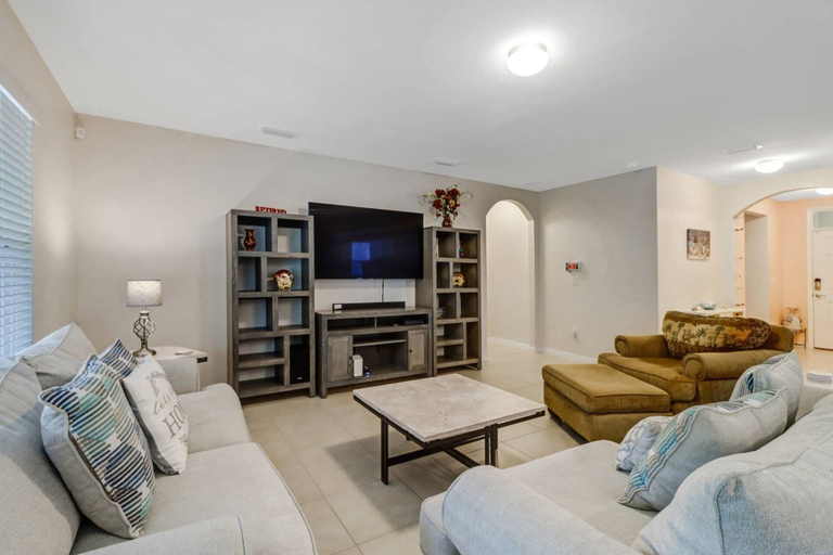 Others 5, 4831 SW 18th Ave, Lee