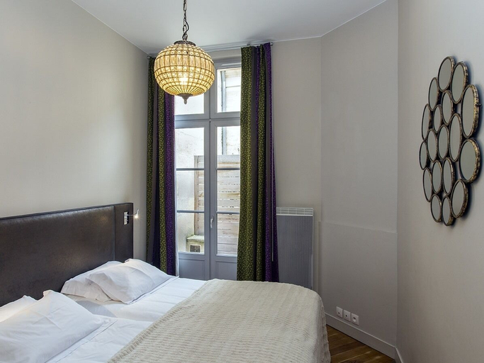 Bedroom 3, Bord'o Appart Le Cheverus, Gironde